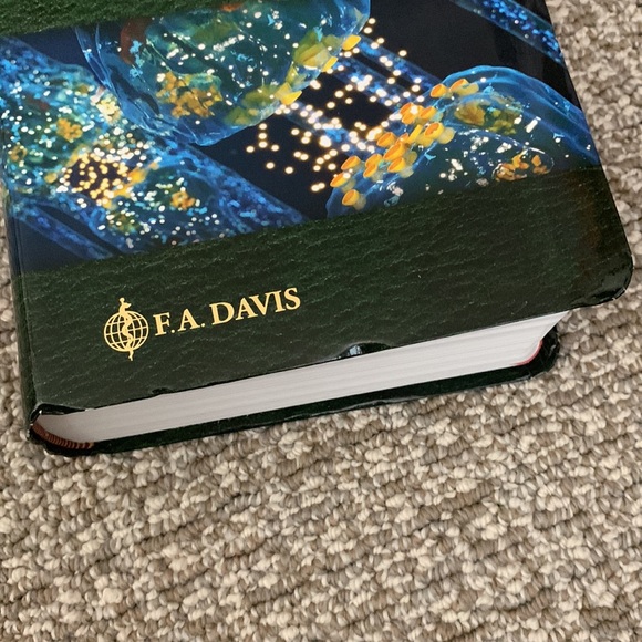 24 Taber’s Cyclopedic Medical Dictionary - Picture 4 of 7